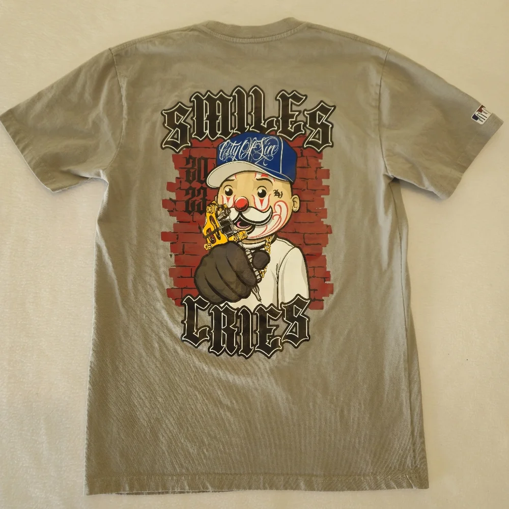 City Of Sin Gray Graphic Tee with Cartoon Design Size S